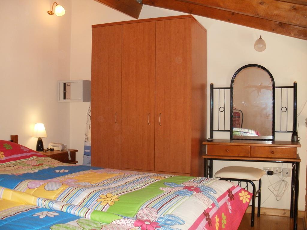 Irene Maisonettes Chrissi Akti Chania Quarto foto